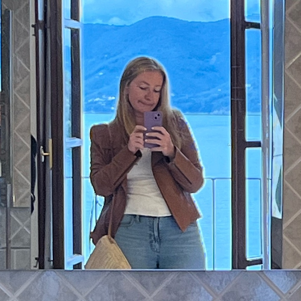 Meet your Posher, Emily